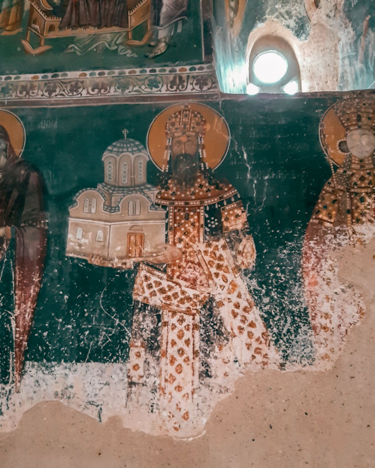 Фреска краља Милутина у манастиру Студеница