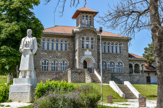 Spomen škola u Orašcu