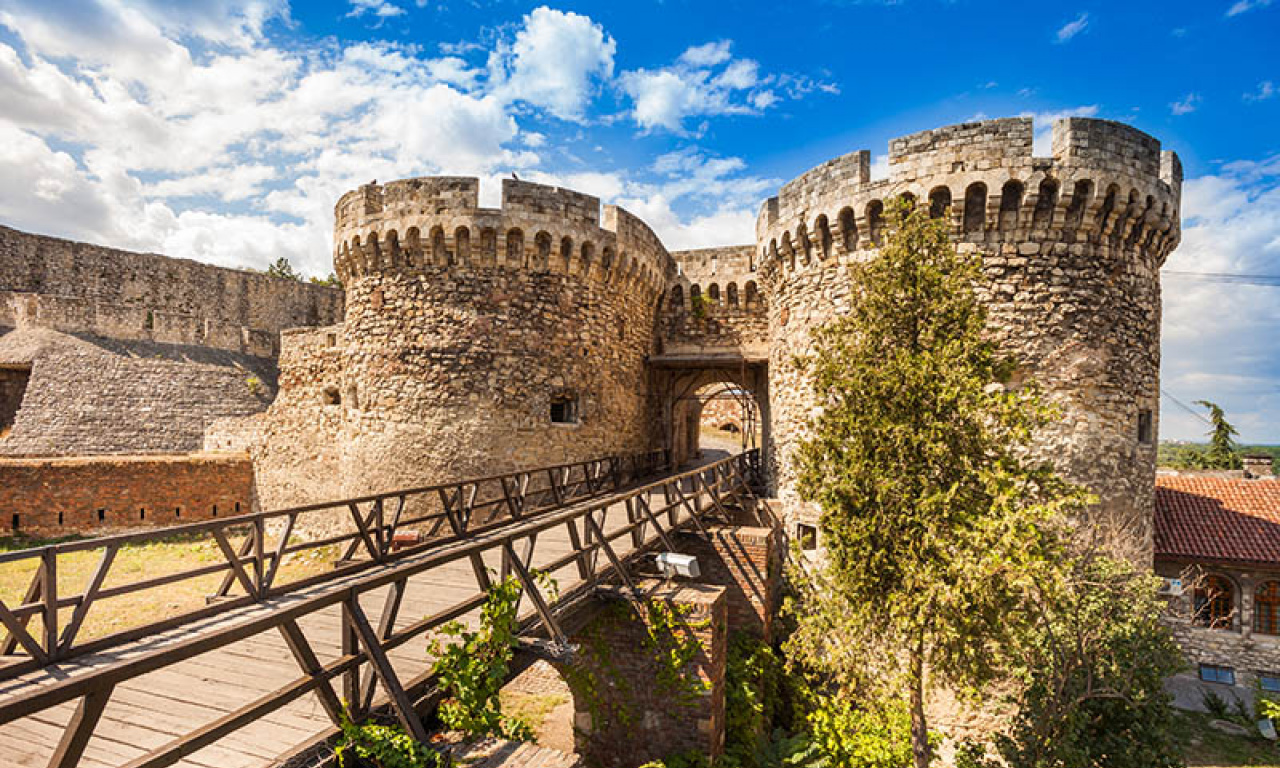 КРСТАРЕЊЕ КРОЗ ИСТОРИЈУ
