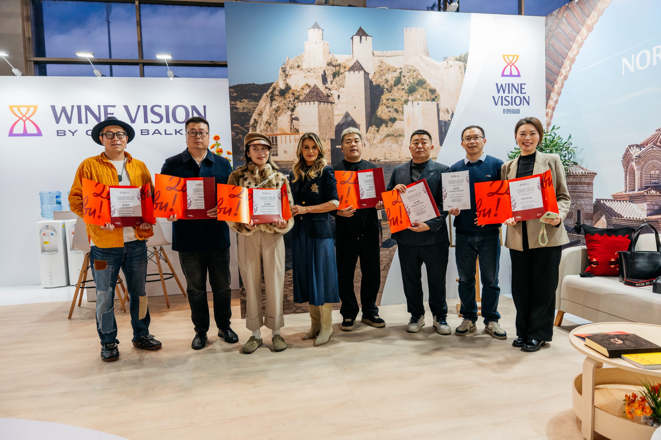 ТОС доделио захвалнице водећим кинеским дистрибутерима вина: Важан корак ка јачању сарадње